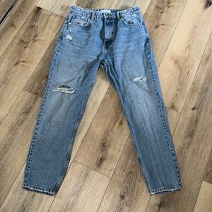 🔥1 hour sale. Zara, crop jeans, size 8, distressed